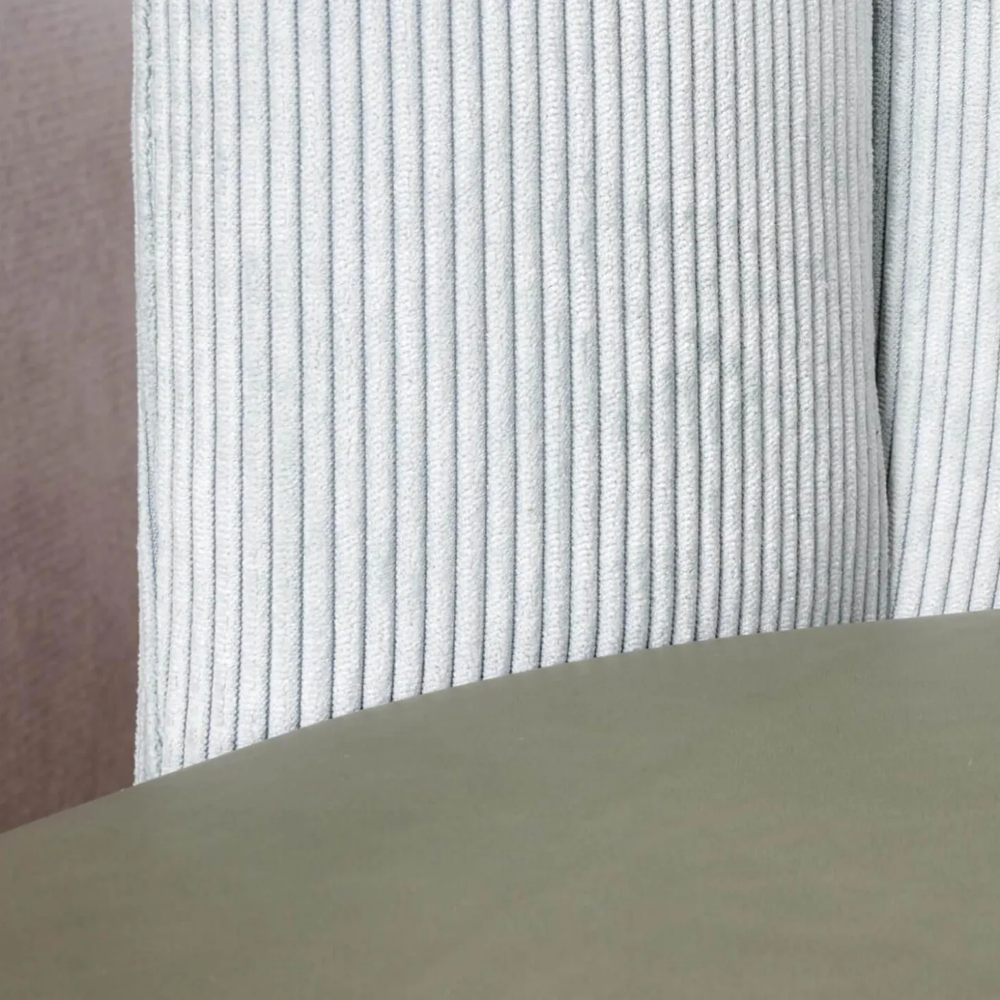 2-er Stuhlgruppe Gaia Rücken Stoff Lisboa 18 Sitz Leder Silk Dark Olive 182 4-Fuß Sterngestell Schwarz