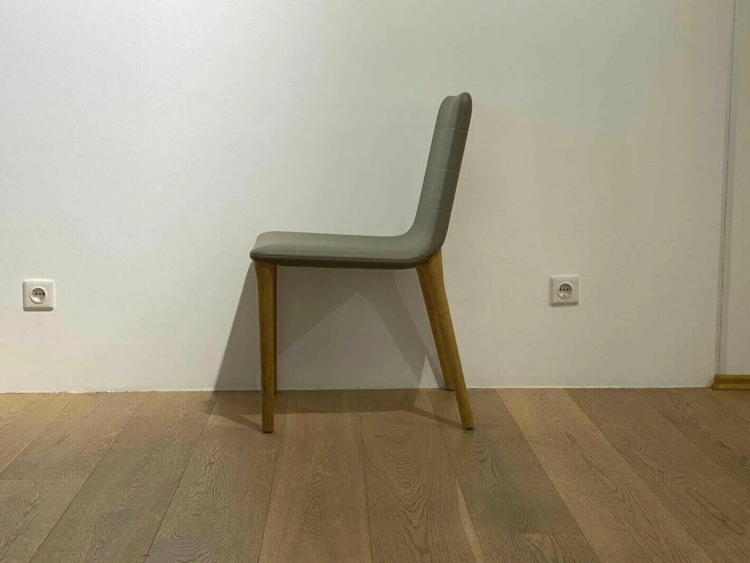 4-er Stuhlgruppe Pit x16 Grau Füße Holz Lackiert