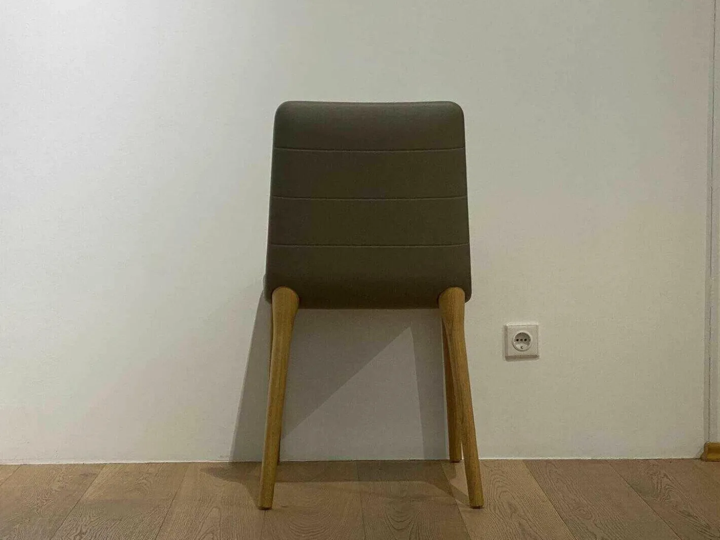 4-er Stuhlgruppe Pit x16 Grau Füße Holz Lackiert