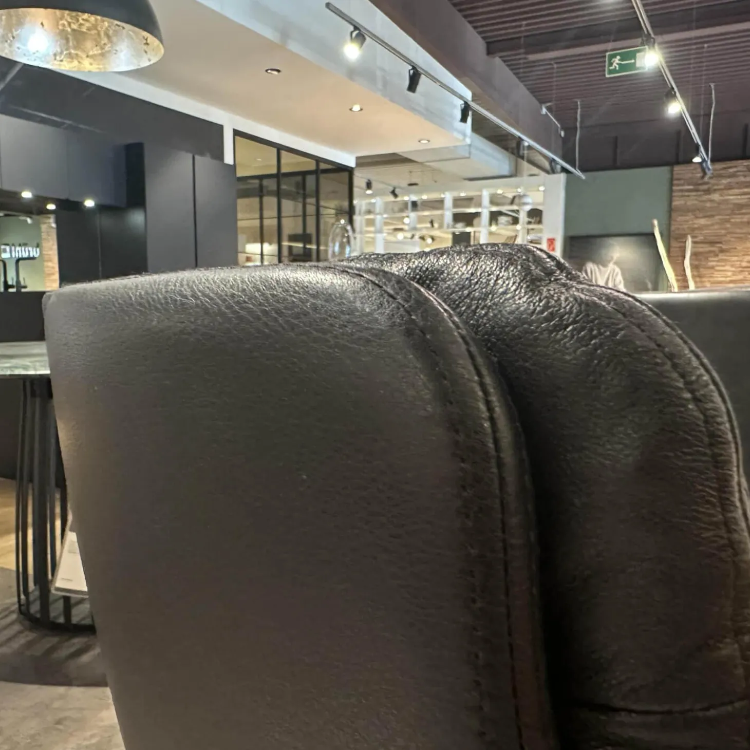 4er-Set Armlehnstuhl Arva Leder Sauvage Schwarz 4 Fuß Stern Gestell Struktur Schwarz Drehbar