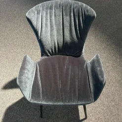 4er-Set Armlehnstuhl Dexter Vorne Stoff Charmelle Cloud Blau Rücken Leder I 89001 Schwarz Gestell Stahl Schwarz