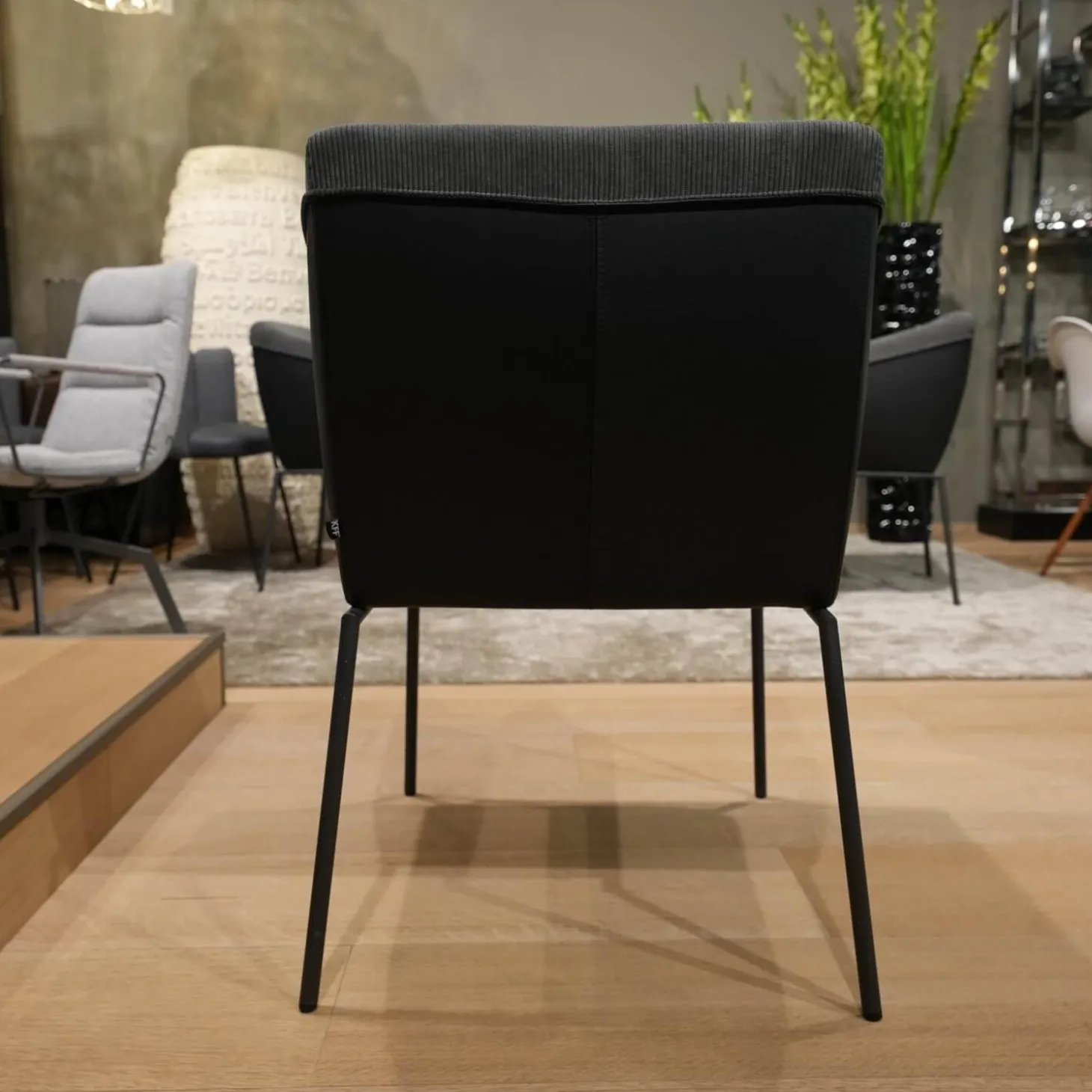 4er-Set Armlehnstuhl Milo Bezug Innen Stoff Lisboa 1 Grau Außen Leder Glove Schwarz Gestell Struktur Anthrazit