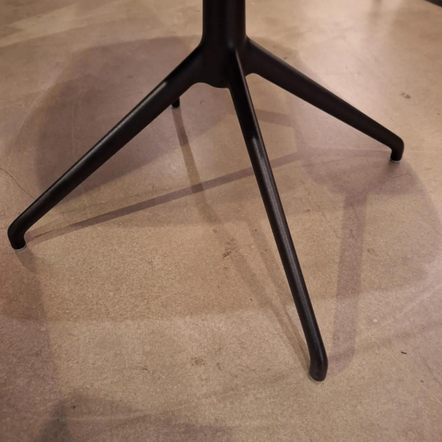 4er-Set Armlehnstuhl Turn Outdoorstoff Seidenschwarz Gestell Aluminium Schwarz Matt