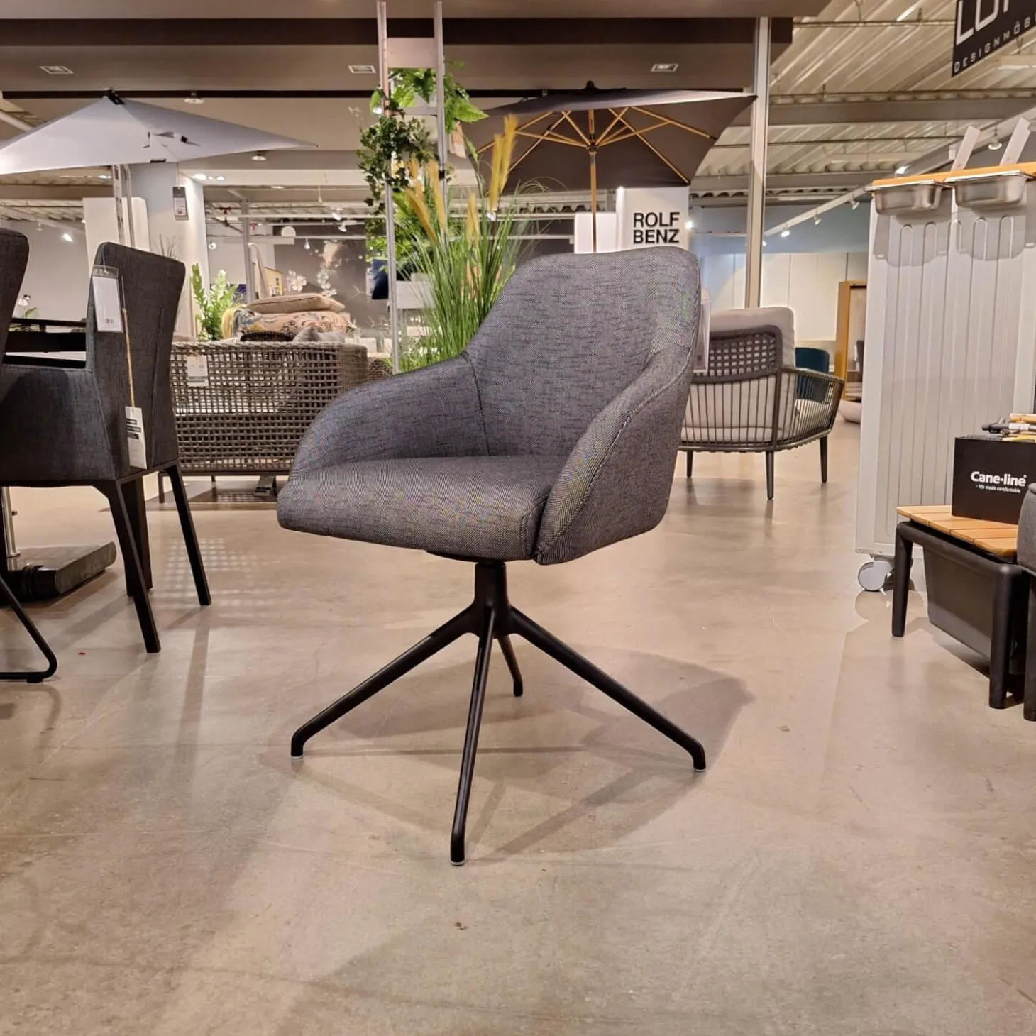 4er-Set Armlehnstuhl Turn Outdoorstoff Seidenschwarz Gestell Aluminium Schwarz Matt