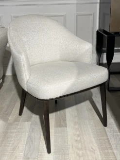 6er-Set Armlehnstuhl Virna Bezug Stoff Rubelli Fabthirty Bianco Creme Holzgestell Esche Gebeizt Moka Braun