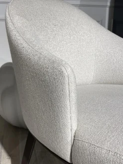 6er-Set Armlehnstuhl Virna Bezug Stoff Rubelli Fabthirty Bianco Creme Holzgestell Esche Gebeizt Moka Braun