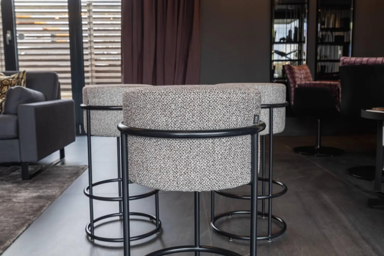 3er-Set Barhocker Drop Stoff 5018 Zement Ecru Grau Fuß Schwarz Pulverbeschichtet