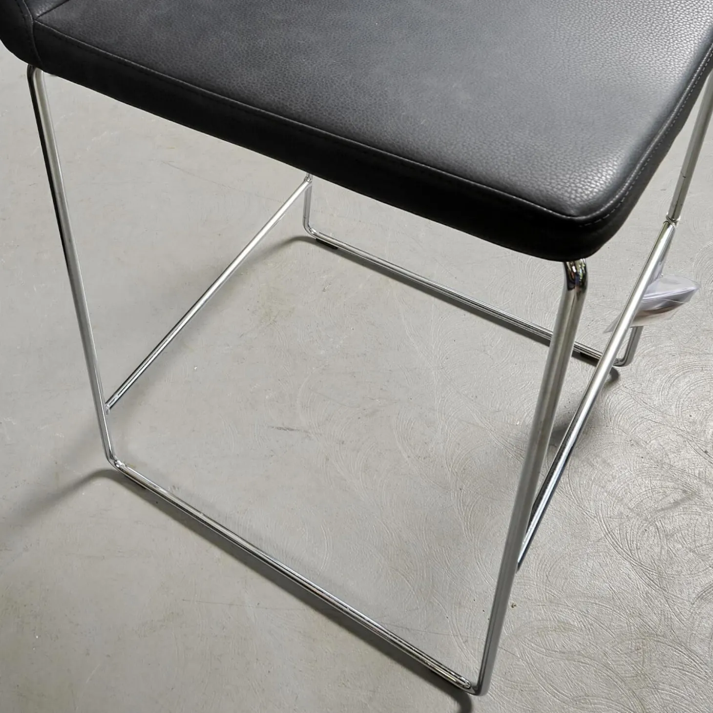 2er-Set Barhocker Wave Bezug Eco-Leder Schwarz Gestell Verchromt Inklusive Gleiter