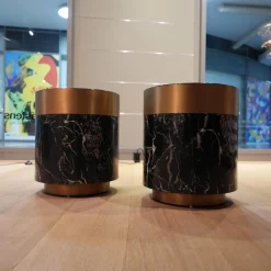 2er-Set Beistelltisch Caron Schwarzer Kunstmarmor Mit Gebürstetem Messing Finish