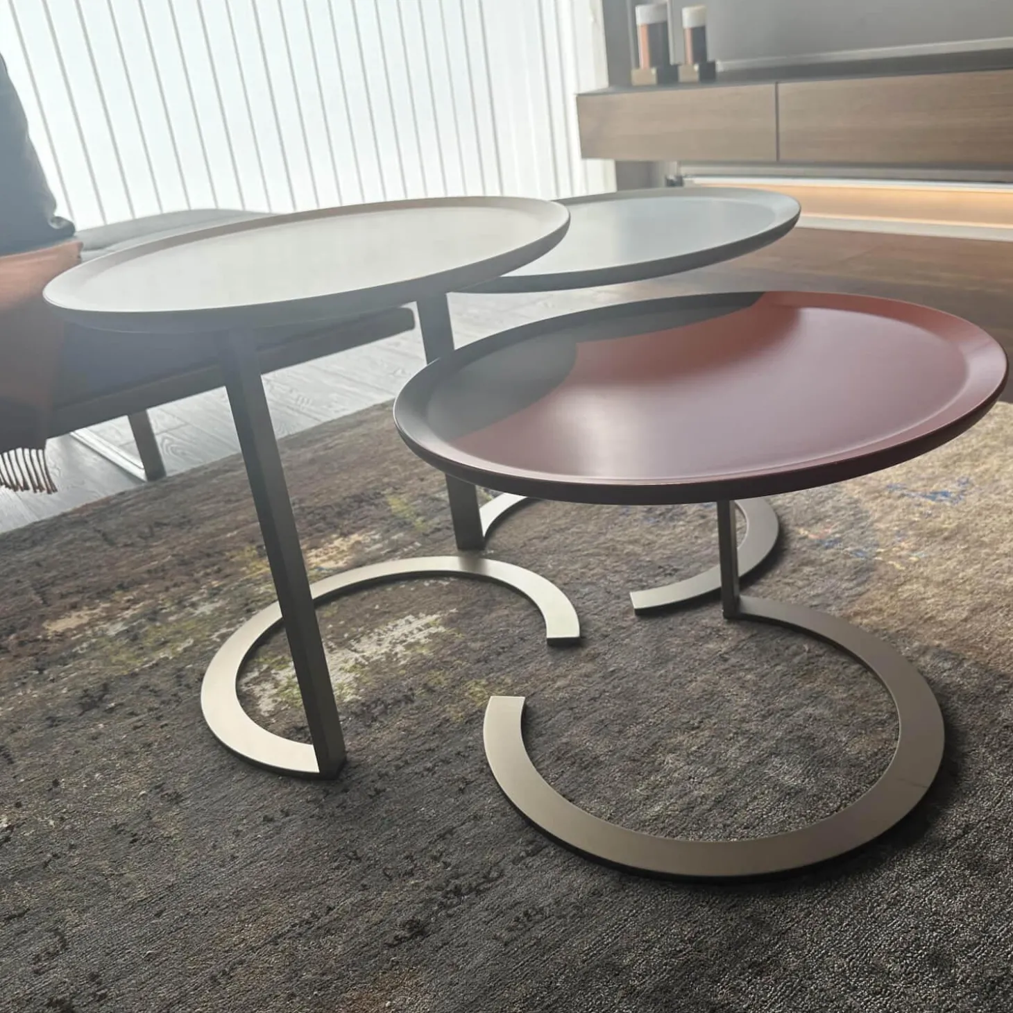 3er-Set Beistelltisch Trio Platte Lack High Hell Beige Medium Ocean Grau Low Maroon Braun Rot Metallgestell Bronze Look Schwarz