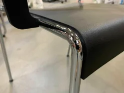 20er-Set Brunner Stapelstuhl mit Armlehnen Linos Schwarz auf Rollwagen