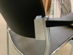 20er-Set Brunner Stapelstuhl mit Armlehnen Linos Schwarz auf Rollwagen