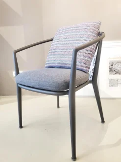 6er-Set Erica Armlehnstuhl Stoff Sitzkissen Grau Rückenkissen Mehrfarbig Blau Rot Grün Füße Metall Grau Pulverbeschichtet