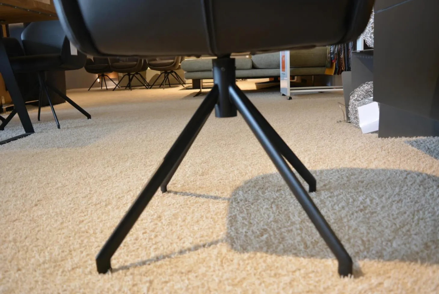 6er-Set Stühle Mirella-C Leder Toledo Nero Spinnengestell Schwarz mit Rückholfeder