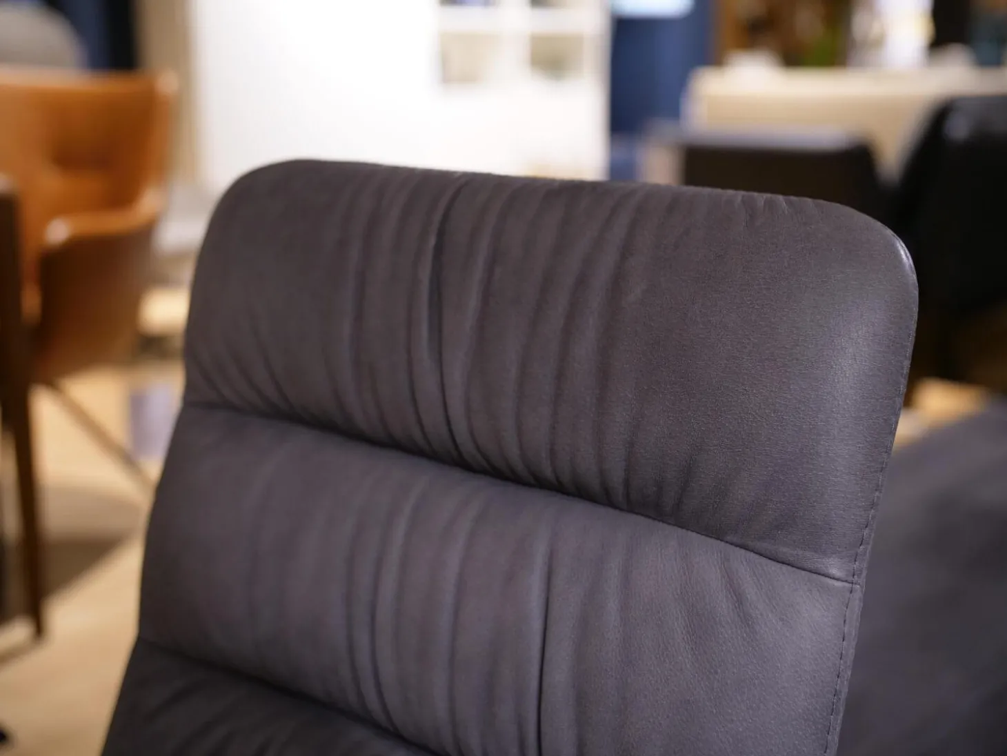 2er-Set Stuhl Aiden Soft Leder Luna Steingrau Spinnenfuß Schwarz Pulverbeschichtet Mit Drehmechanik Und Gleitern