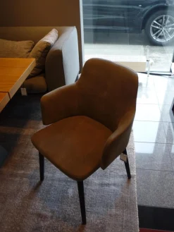 4er-Set Stuhl Back Me Up Leder Sepia L40 Beige Füße Schwarz