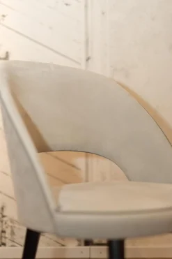 4er-Set Stuhl Colette Bezug Leder Kashmir Nuage Hellgrau Gestell Buche Wengefarben Gebeizt