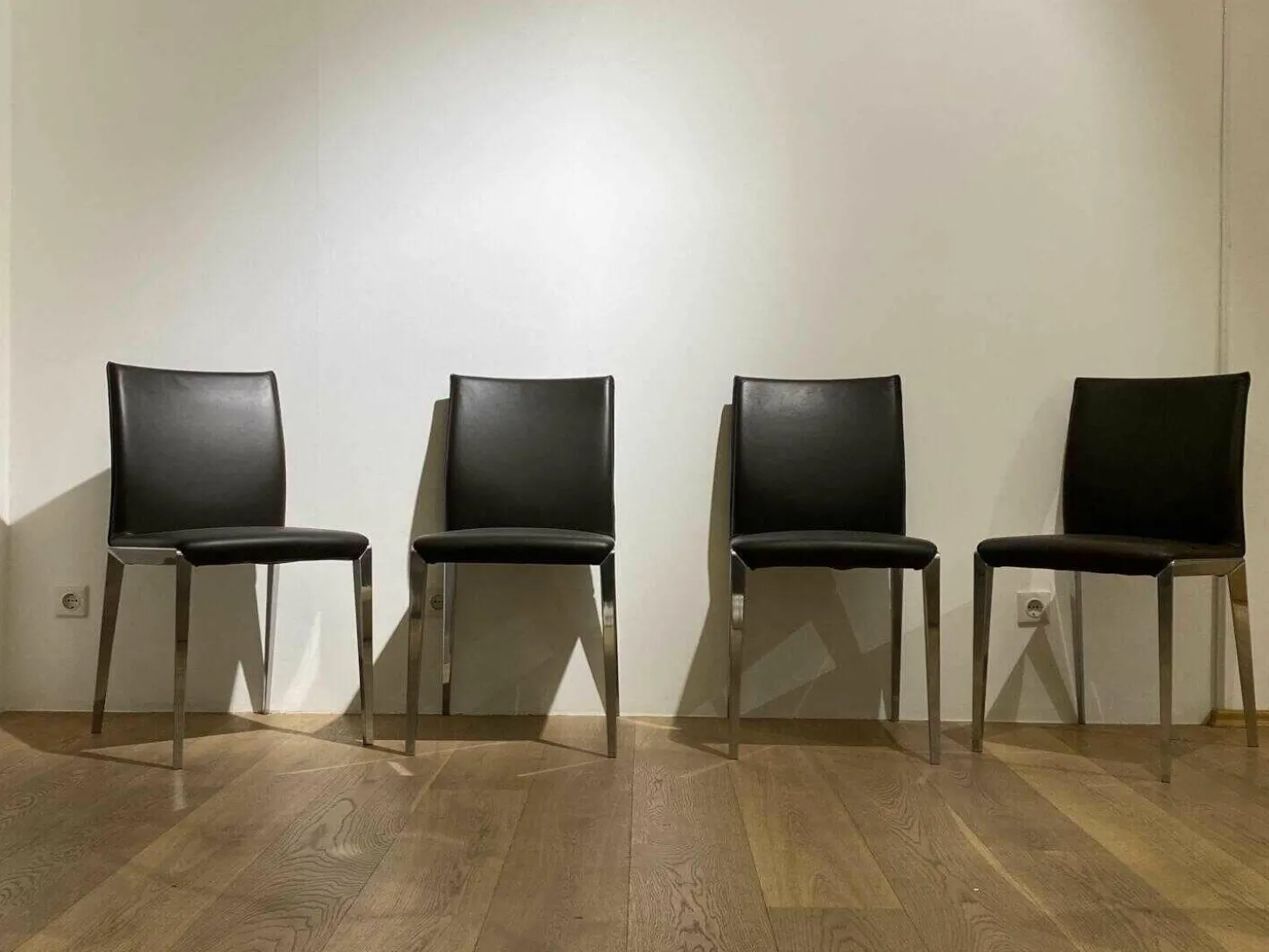 4er-Set Stuhl Dart Leder Braun Mocca Gestell Aluminiumdruckguss Hochglanz