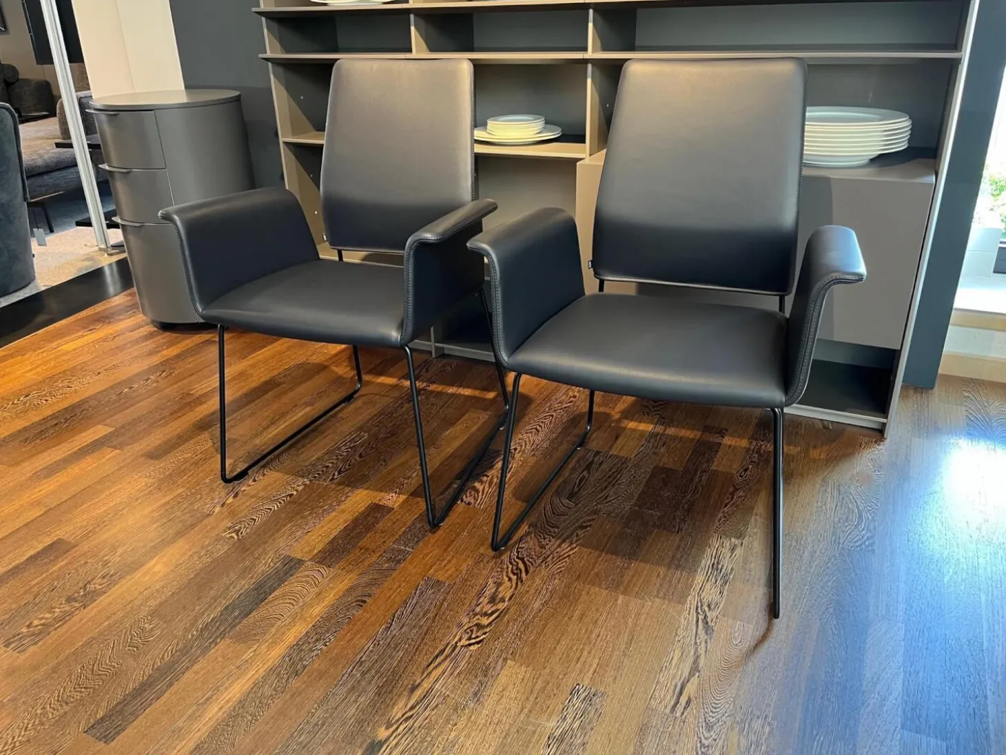 2er-Set Stuhl Fino Leder 282 Basalt Grau Füße Metall Schwarz Lackiert