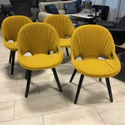 4er-Set Stuhl Flat 4NH Stoff Senf Holzfuß Esche Schwarz