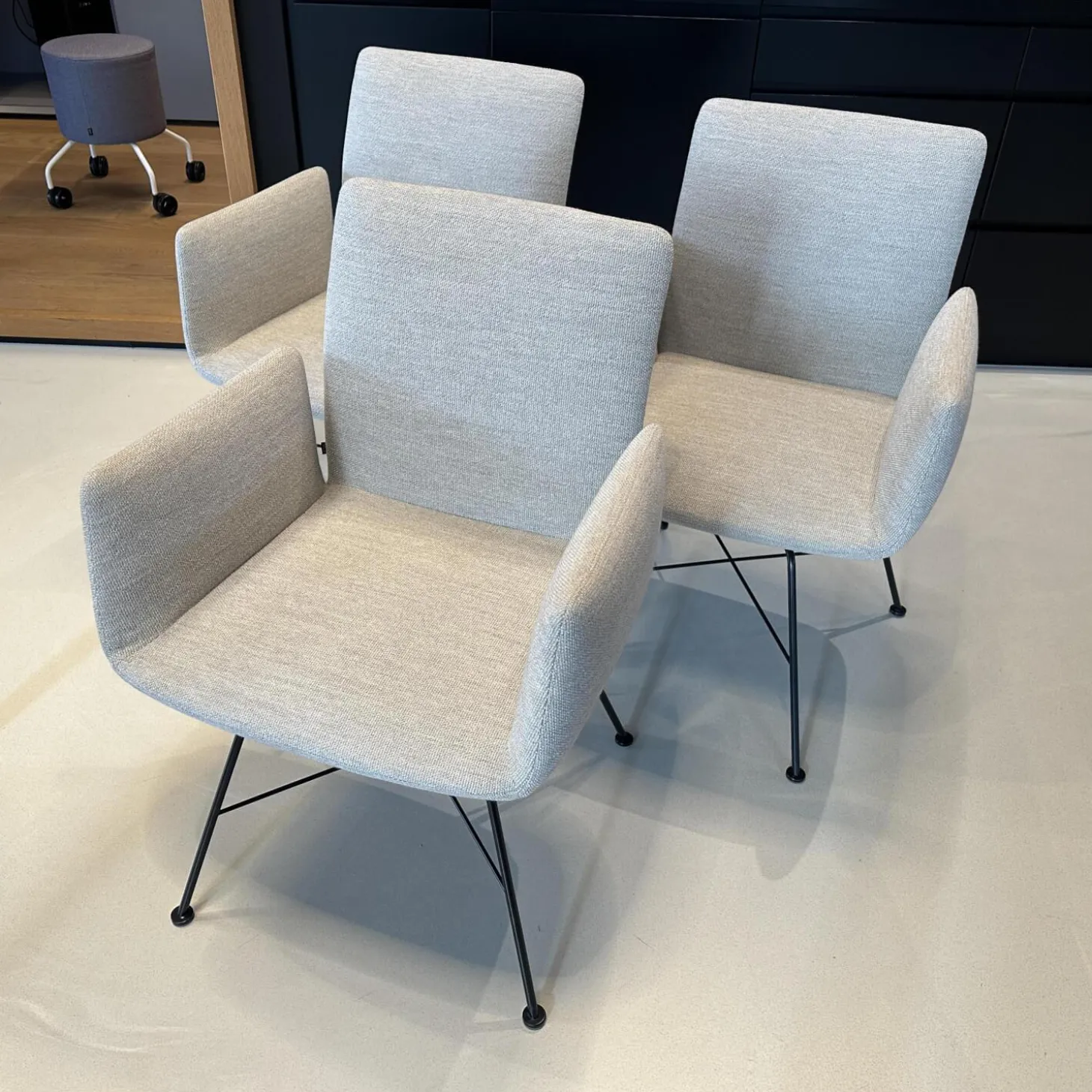 3er-Set Stuhl Jalis Stoff 8081 Muschel Grau Gestell Schwarz