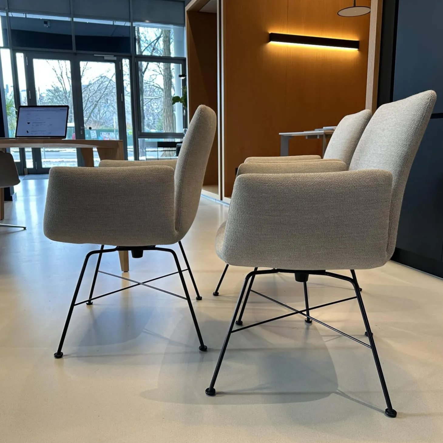 3er-Set Stuhl Jalis Stoff 8081 Muschel Grau Gestell Schwarz