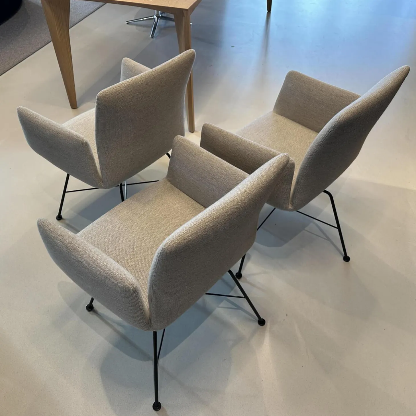 3er-Set Stuhl Jalis Stoff 8081 Muschel Grau Gestell Schwarz