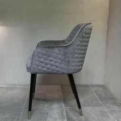 4er-Set Stuhl Modell Albert Stoff Piano 15 Füße Messing Veredelt