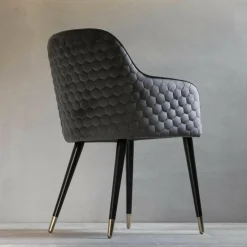 4er-Set Stuhl Modell Albert Stoff Piano 15 Füße Messing Veredelt