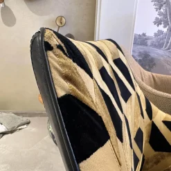 2er-Set Stuhl Saloni Stoff Jim Thompson Syncopation Topaz Schwarz Gold Rücken Leder Provonce Schwarz Fuß Nussbaum Geölt