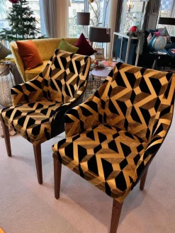 2er-Set Stuhl Saloni Stoff Jim Thompson Syncopation Topaz Schwarz Gold Rücken Leder Provonce Schwarz Fuß Nussbaum Geölt