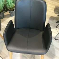 2er-Set Stuhl Urbino Stuhl Leder Massiv Nero Füße Eiche Natur mit Armlehne