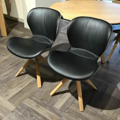 4er-Set Stuhl Wodan Leder Colorado Schwarz Rückseite Stoff Grau Füße Asteiche