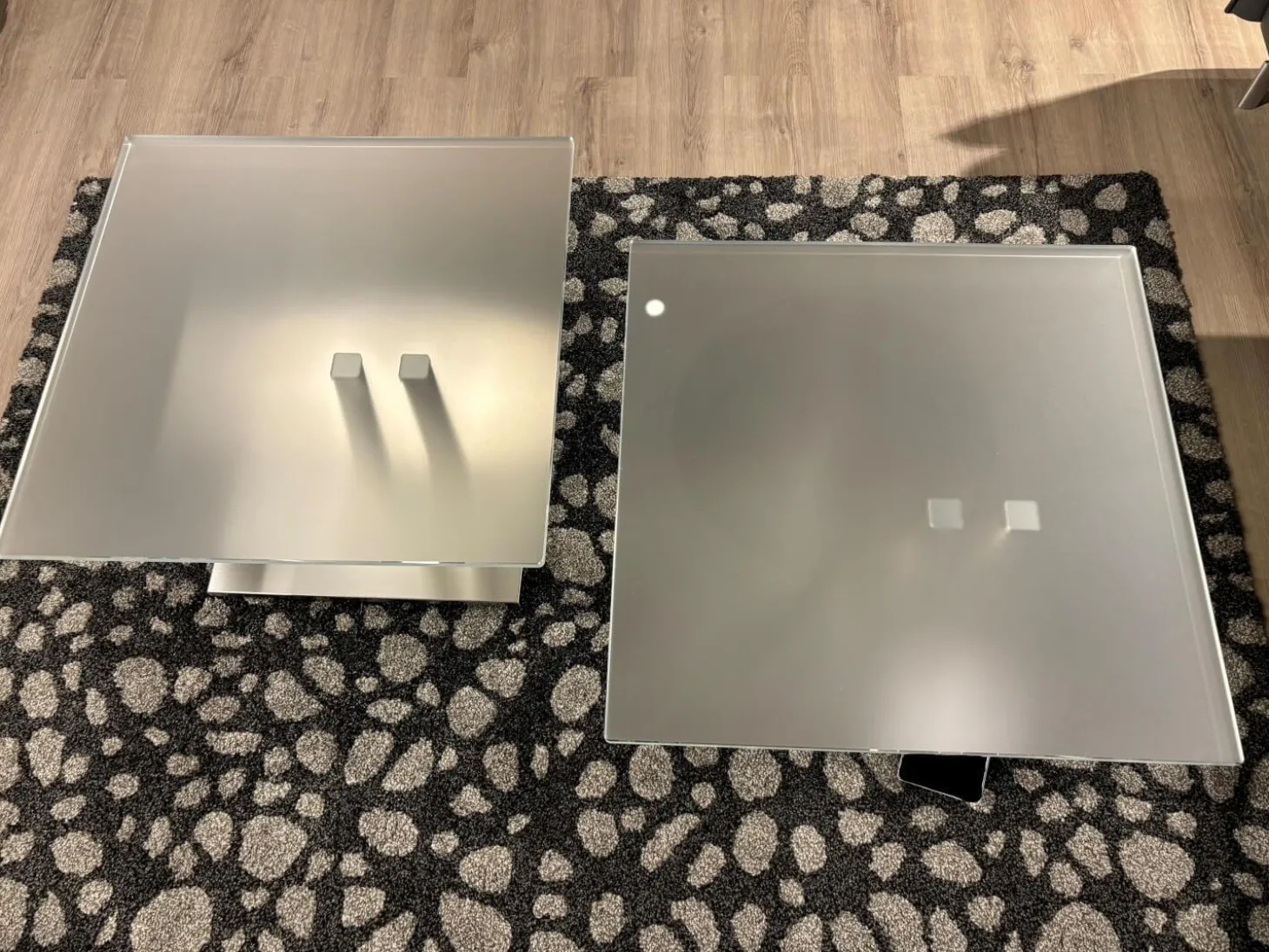 2er-Set Tisch K 525 Doppio Optiwhite Glas ESG Nanostruktur Unlackiert Säule Und Fuß Edelstahl Geschliffen