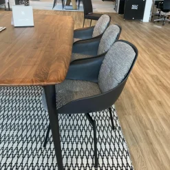 Essgruppe 900 600 Tischplatte Amerikanischer Nussbaum Gestell Schwarz Lackiert Stuhl Stoff Schwarz Weiß Gemustert Stahlgestell Schwarz Pulverbeschichtet