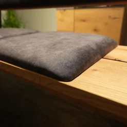 Essgruppe 45225 Tisch Wildeiche Massiv Natur Gestell Metall Lack Schwarz 2140 Stühle Und Bank 663 66SN Wildeiche Natur Effekt Lack Amour 12201 Dark Grey Grau Rücken Stoff Forza 12305 Gestell Metall