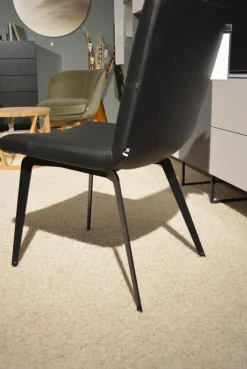 Essgruppe 812 Verkehrsschwarz Mit Stühlen 732 Leder 1 Nero