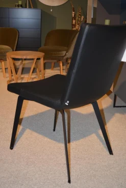 Essgruppe 812 Verkehrsschwarz Mit Stühlen 732 Leder 1 Nero