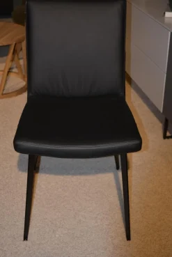 Essgruppe 812 Verkehrsschwarz Mit Stühlen 732 Leder 1 Nero