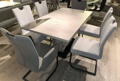 Essgruppe Dillan Stoff 921 Florida Silver Grau Und Stoff 929 Florida Grey Grau Gestell Eisen Schwarz Tisch Beton Dekor Grau