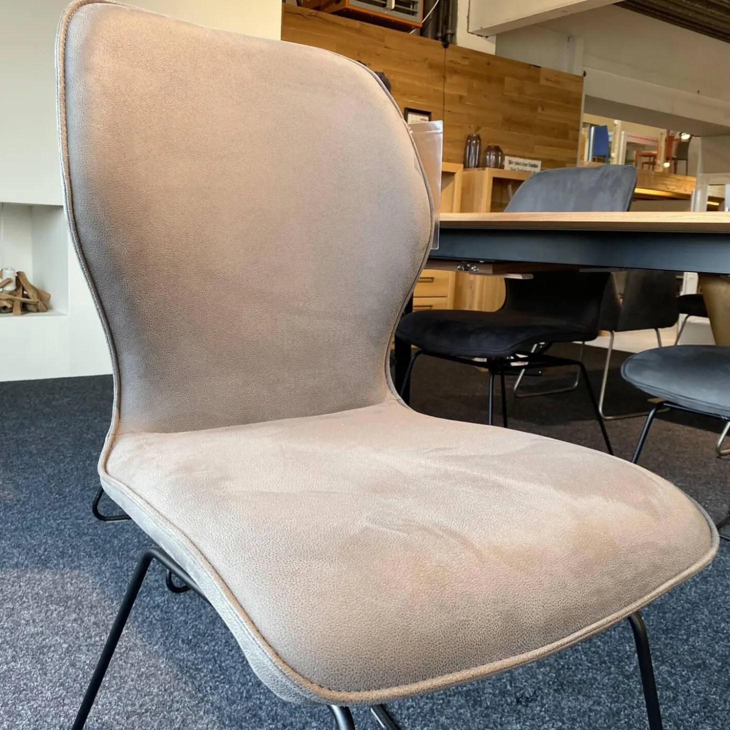 Essgruppe ET524 Kaia Tisch Nussbaum Natur mit 6 Stühle