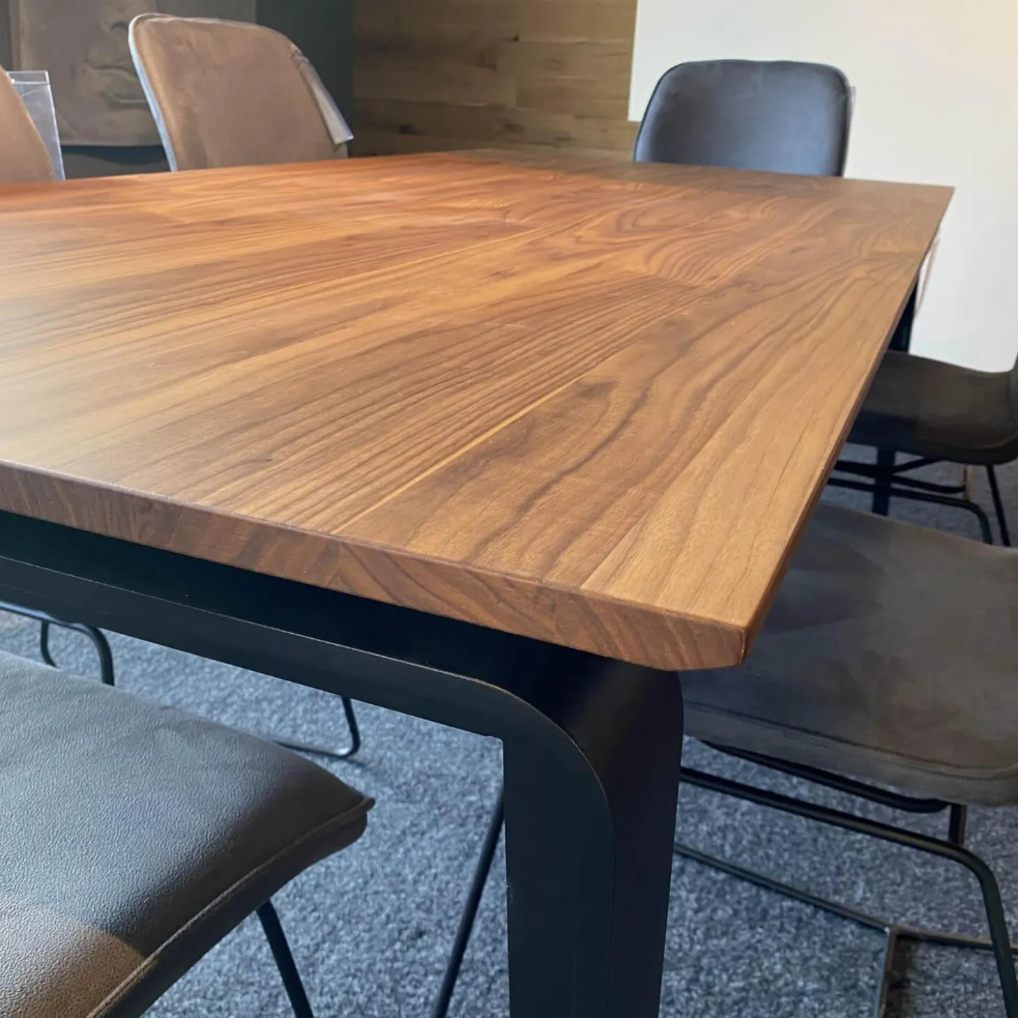 Essgruppe ET524 Kaia Tisch Nussbaum Natur mit 6 Stühle