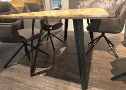 Essgruppe Taiga Tappas Sessel Stoff Aberdeen Anthrazit Gestell Eisen Schwarz Tisch Balkeneiche Natur Massiv