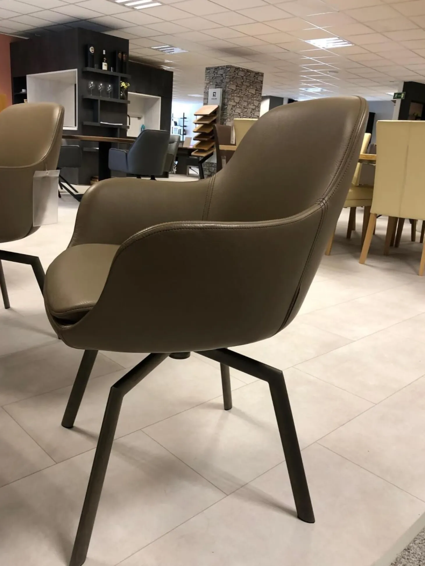 Essgruppe Terso Esstisch Nussbaum Rustikal Massiv 3 Stuhlsessel 1 Bank Leder Colorado Pistazie