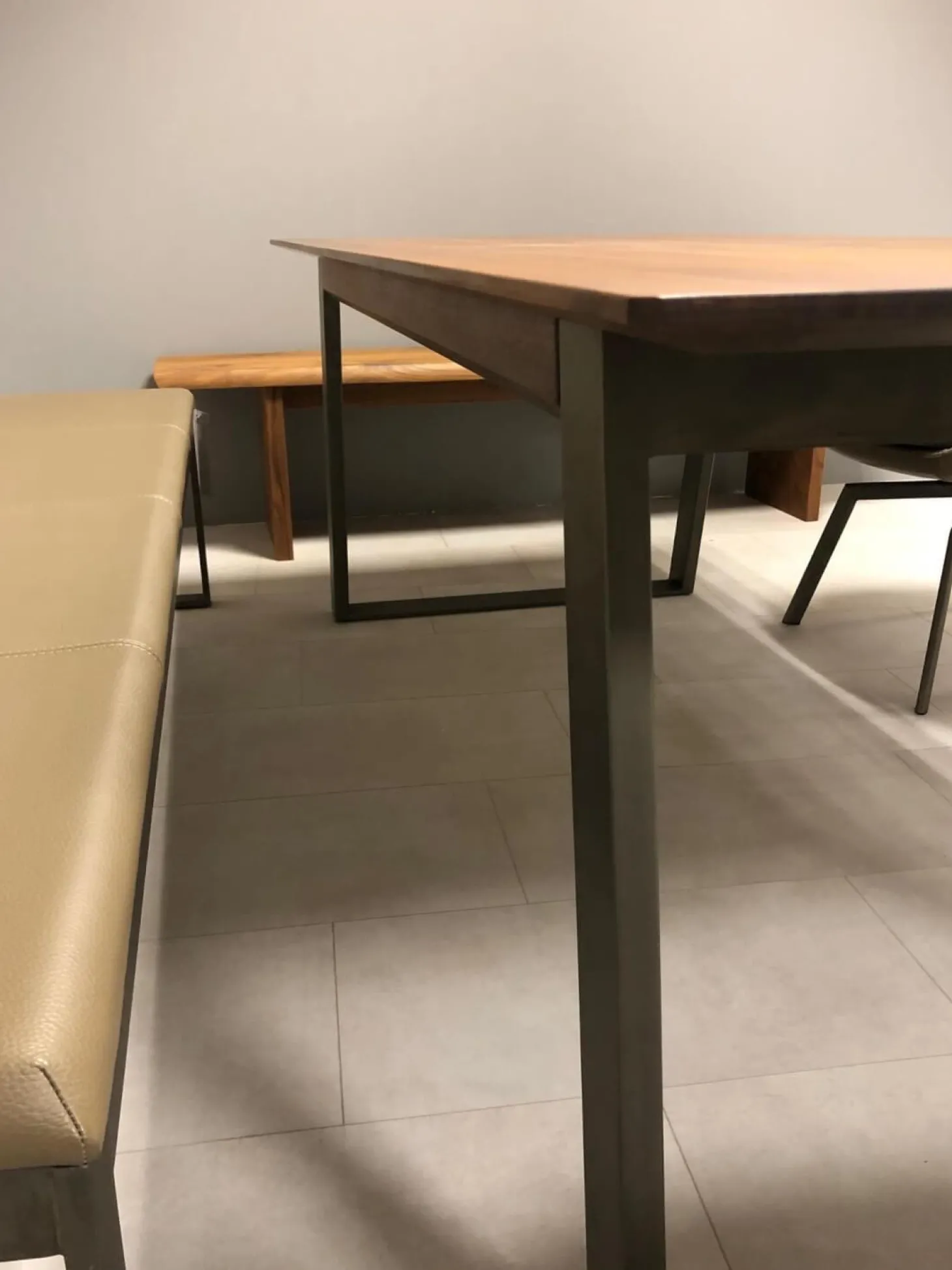 Essgruppe Terso Esstisch Nussbaum Rustikal Massiv 3 Stuhlsessel 1 Bank Leder Colorado Pistazie