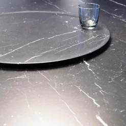 Essgruppe Tisch Astrum Marmor Maquinia Schwarz Matt mit 4 Stühlen Caratos