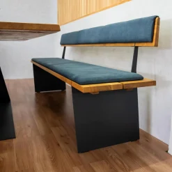 Essgruppe Z34 Säulentisch Rustikale Asteiche Hartwachsöll Natur Äste Säulengestelll Holz Metal RAL7021 Schwarzgrau Mit Einzelbank Und 3 Schalenstühlen Ohne Deko