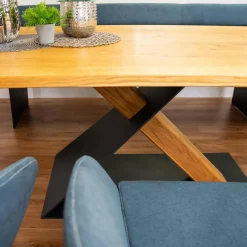 Essgruppe Z34 Säulentisch Rustikale Asteiche Hartwachsöll Natur Äste Säulengestelll Holz Metal RAL7021 Schwarzgrau Mit Einzelbank Und 3 Schalenstühlen Ohne Deko