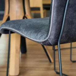 Essgruppe Z60 Säulentisch Rustikale Asteiche Hartwachsöl Bianco Äste Tischplatte Schwarz Gebeizt Mit 4 Schalenstühlen