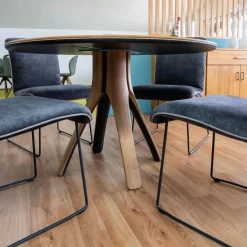 Essgruppe Z60 Säulentisch Rustikale Asteiche Hartwachsöl Bianco Äste Tischplatte Schwarz Gebeizt Mit 4 Schalenstühlen